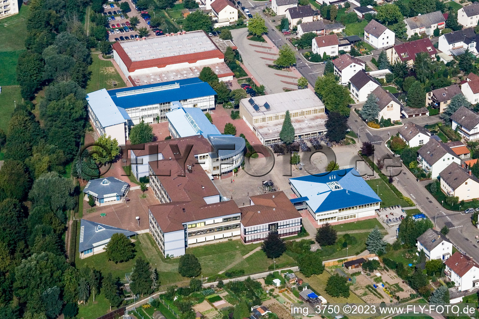 Vue aérienne de École polyvalente à le quartier Herxheim in Herxheim bei Landau dans le département Rhénanie-Palatinat, Allemagne