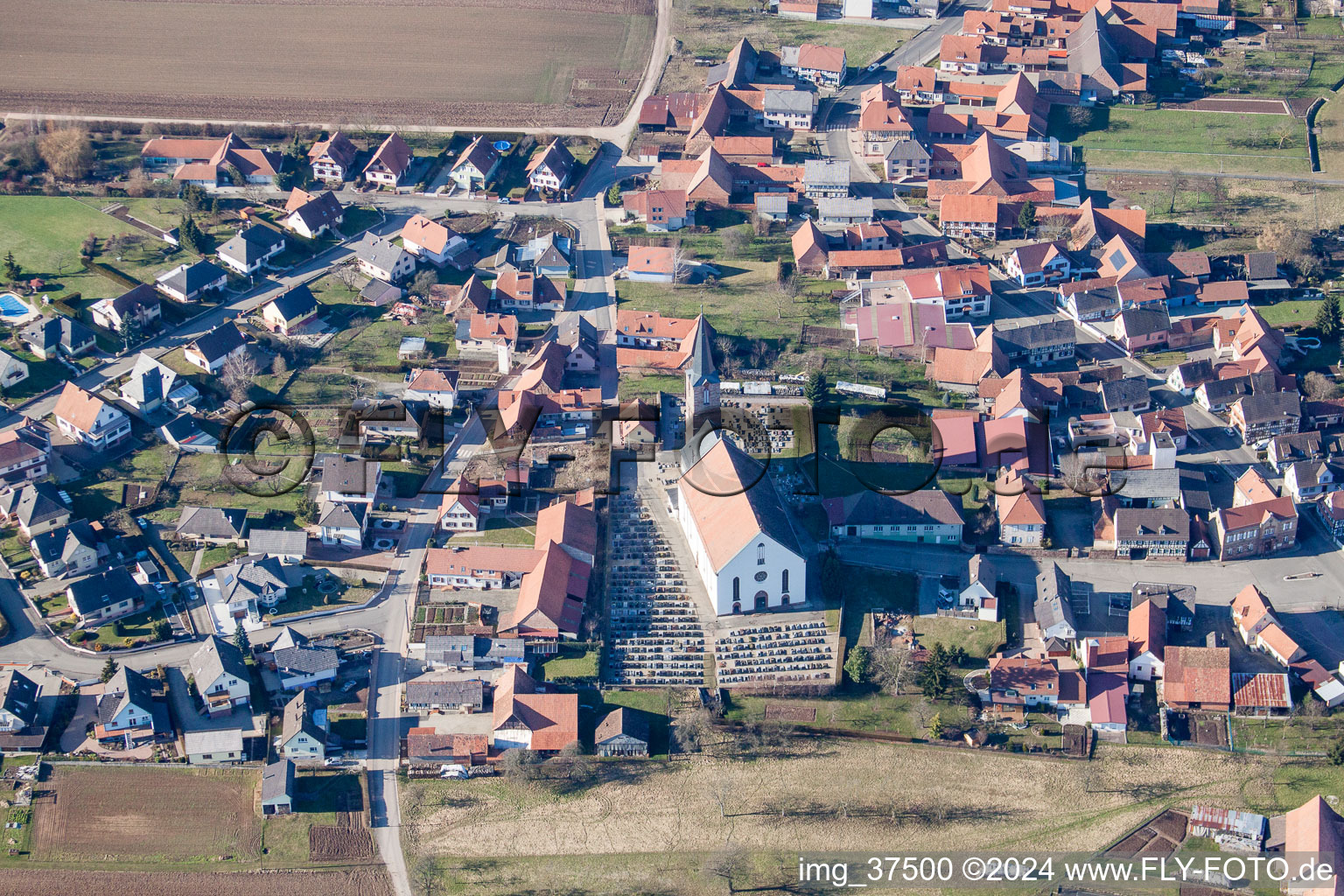 Vue aérienne de Vue sur le village à Schleithal dans le département Bas Rhin, France
