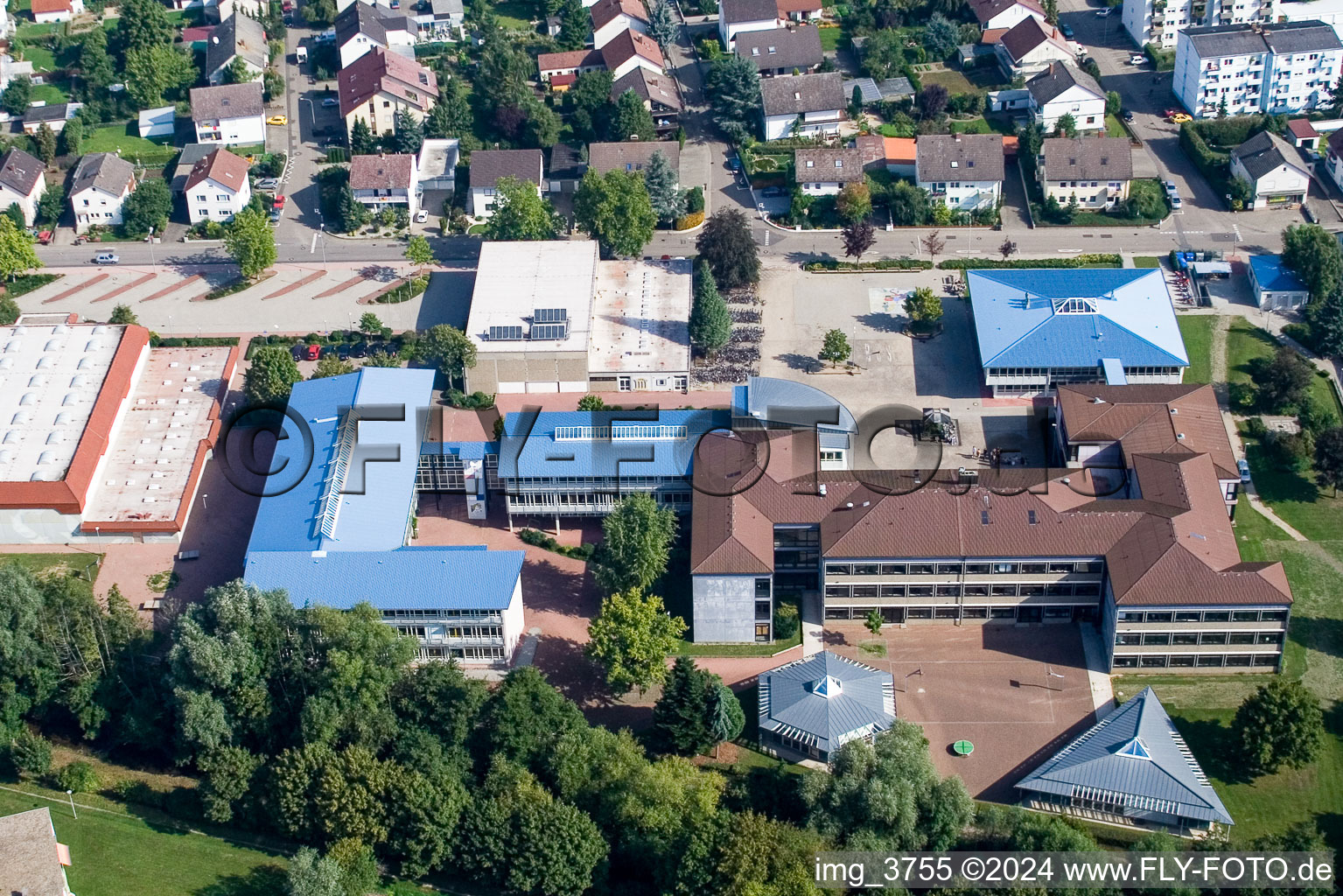 Vue aérienne de École polyvalente à le quartier Herxheim in Herxheim bei Landau dans le département Rhénanie-Palatinat, Allemagne