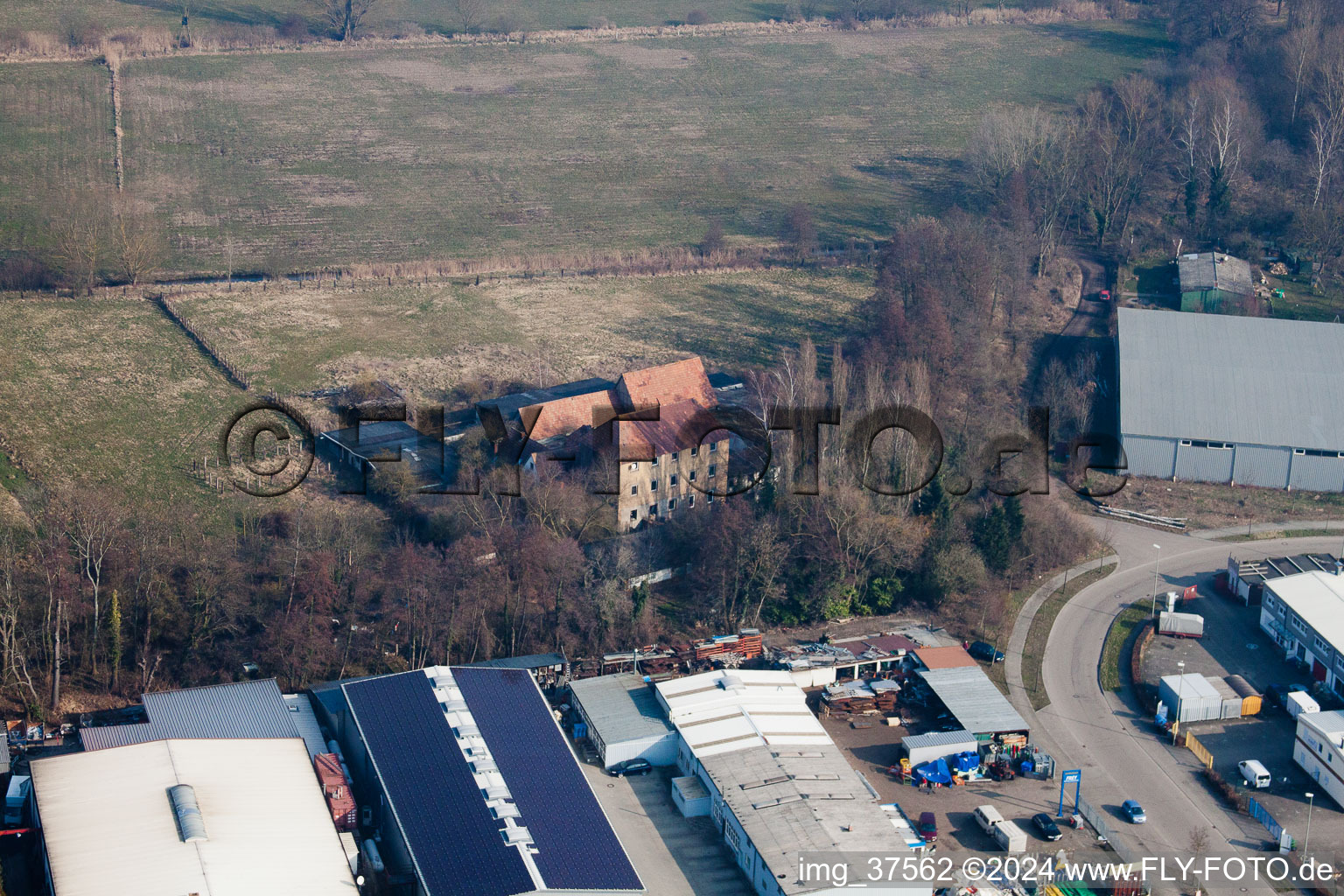 Vue aérienne de Barthelsmühle à le quartier Minderslachen in Kandel dans le département Rhénanie-Palatinat, Allemagne