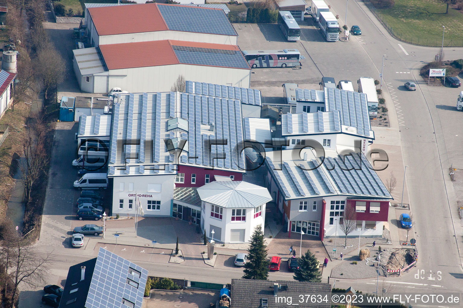 Vue aérienne de Zone commerciale de Gäxwald, centre REHA à le quartier Herxheim in Herxheim bei Landau dans le département Rhénanie-Palatinat, Allemagne