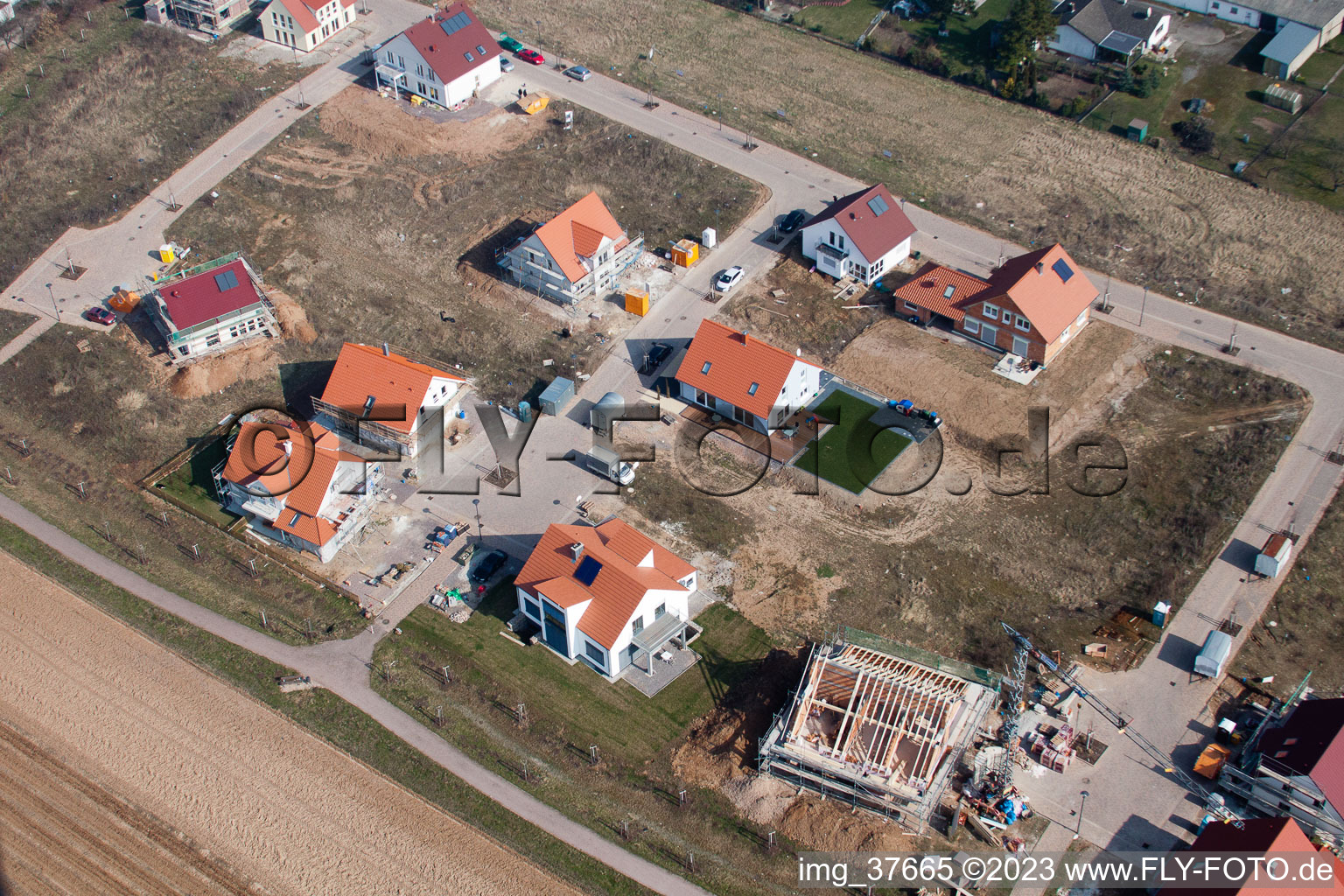 Nouvelle zone de développement à le quartier Mörlheim in Landau in der Pfalz dans le département Rhénanie-Palatinat, Allemagne d'en haut