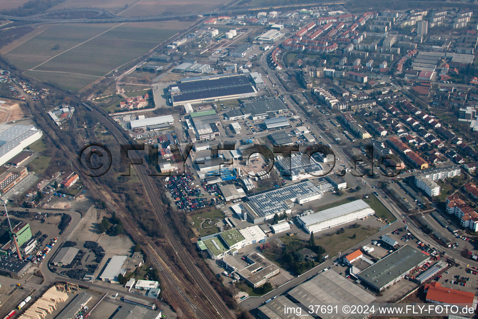 Vue aérienne de Zone industrielle d'Horstring à Landau in der Pfalz dans le département Rhénanie-Palatinat, Allemagne