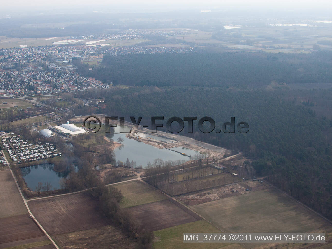 Vue aérienne de Chantier de construction de la piscine extérieure Moby Dick à Rülzheim dans le département Rhénanie-Palatinat, Allemagne