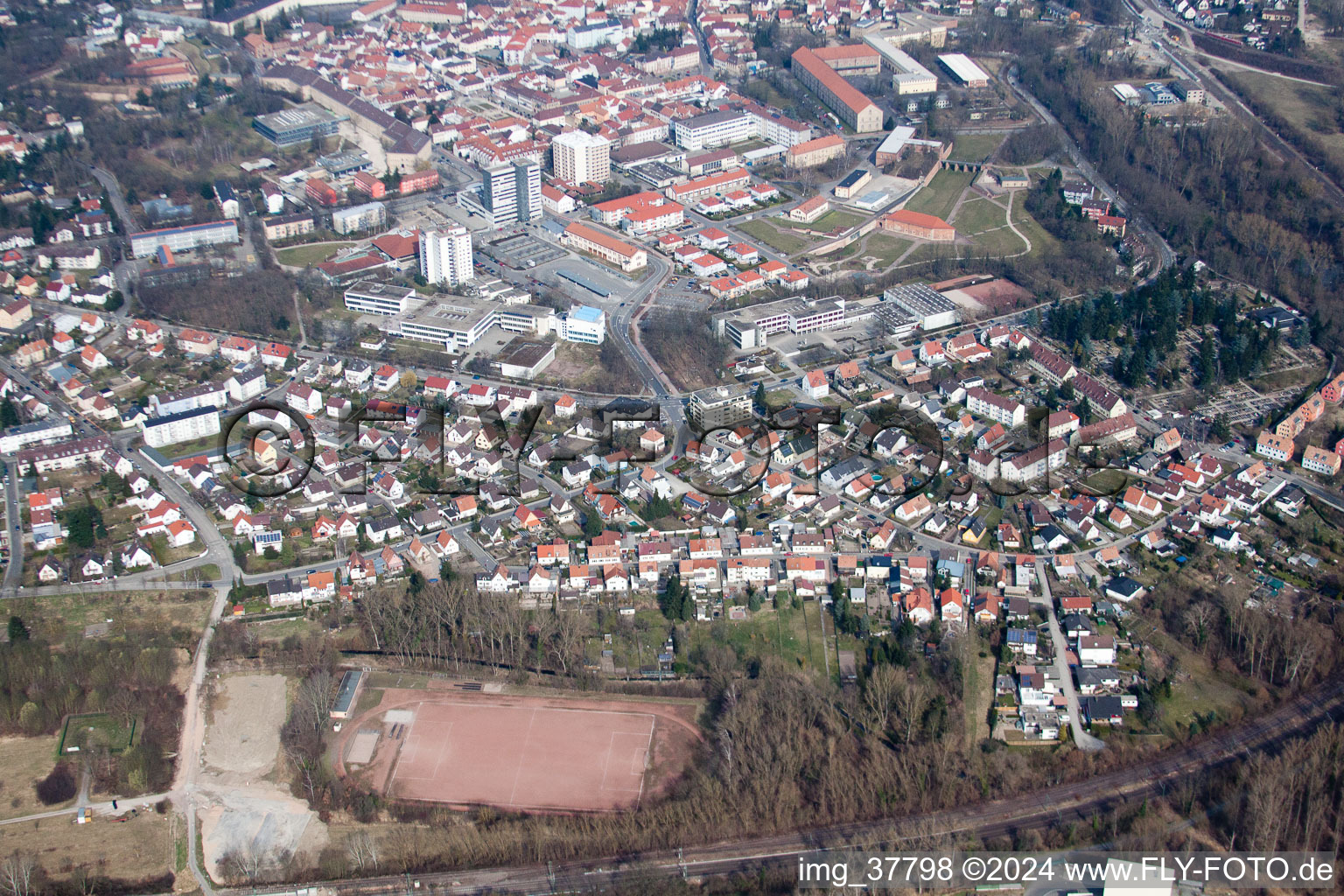 Germersheim dans le département Rhénanie-Palatinat, Allemagne du point de vue du drone