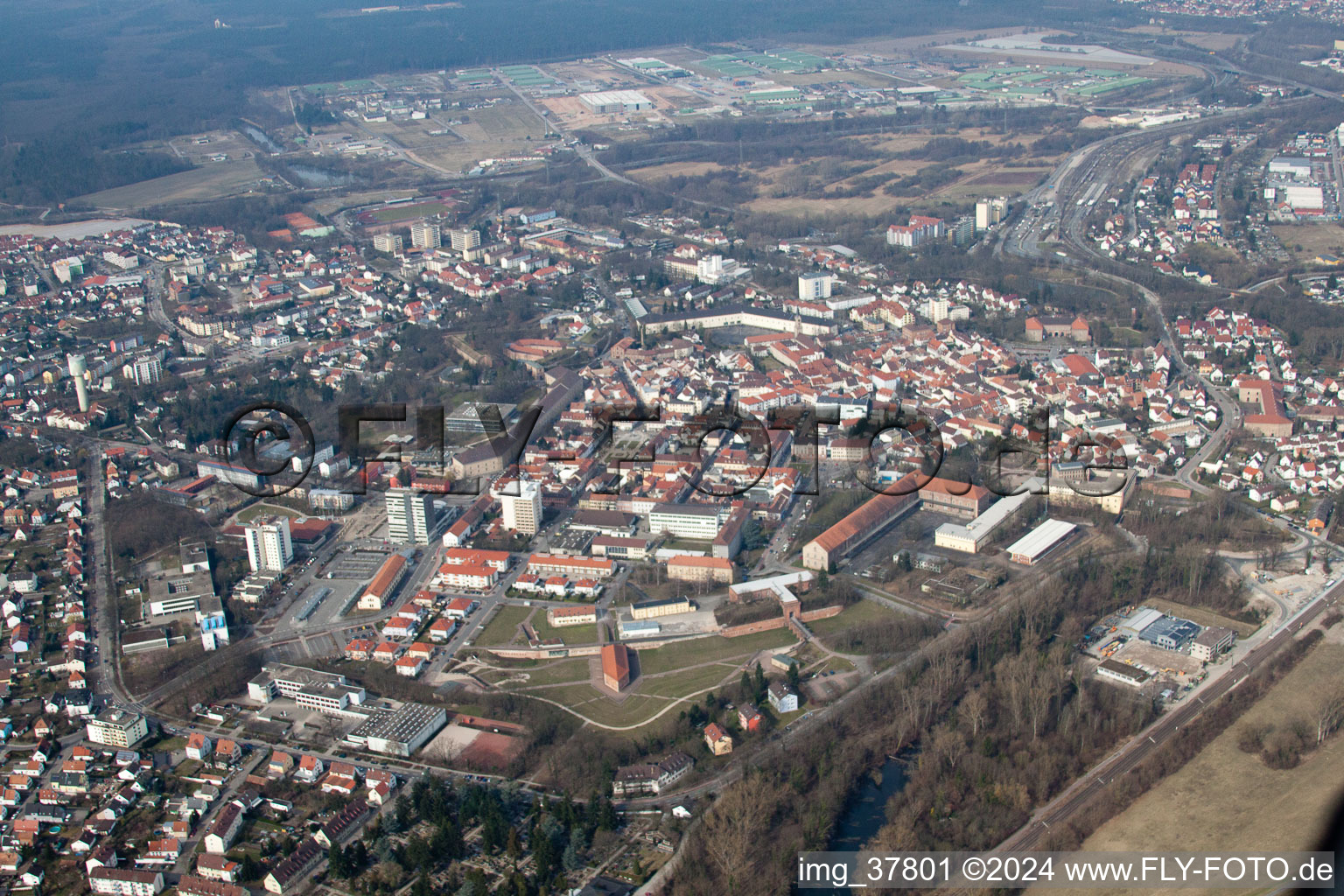 Vue aérienne de Germersheim dans le département Rhénanie-Palatinat, Allemagne