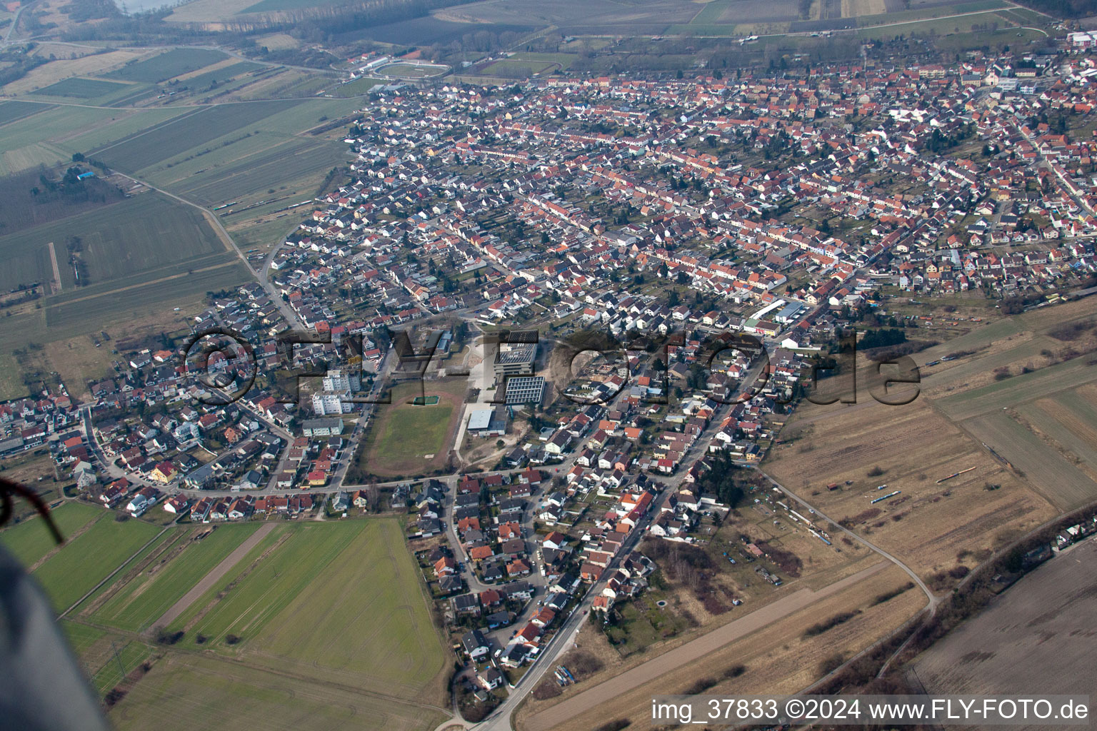 Quartier Oberhausen in Oberhausen-Rheinhausen dans le département Bade-Wurtemberg, Allemagne d'un drone