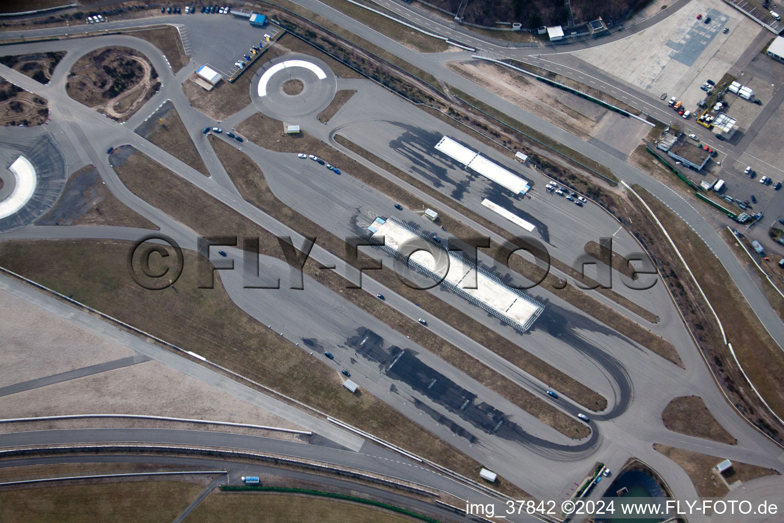 Motodrome à Hockenheim dans le département Bade-Wurtemberg, Allemagne du point de vue du drone