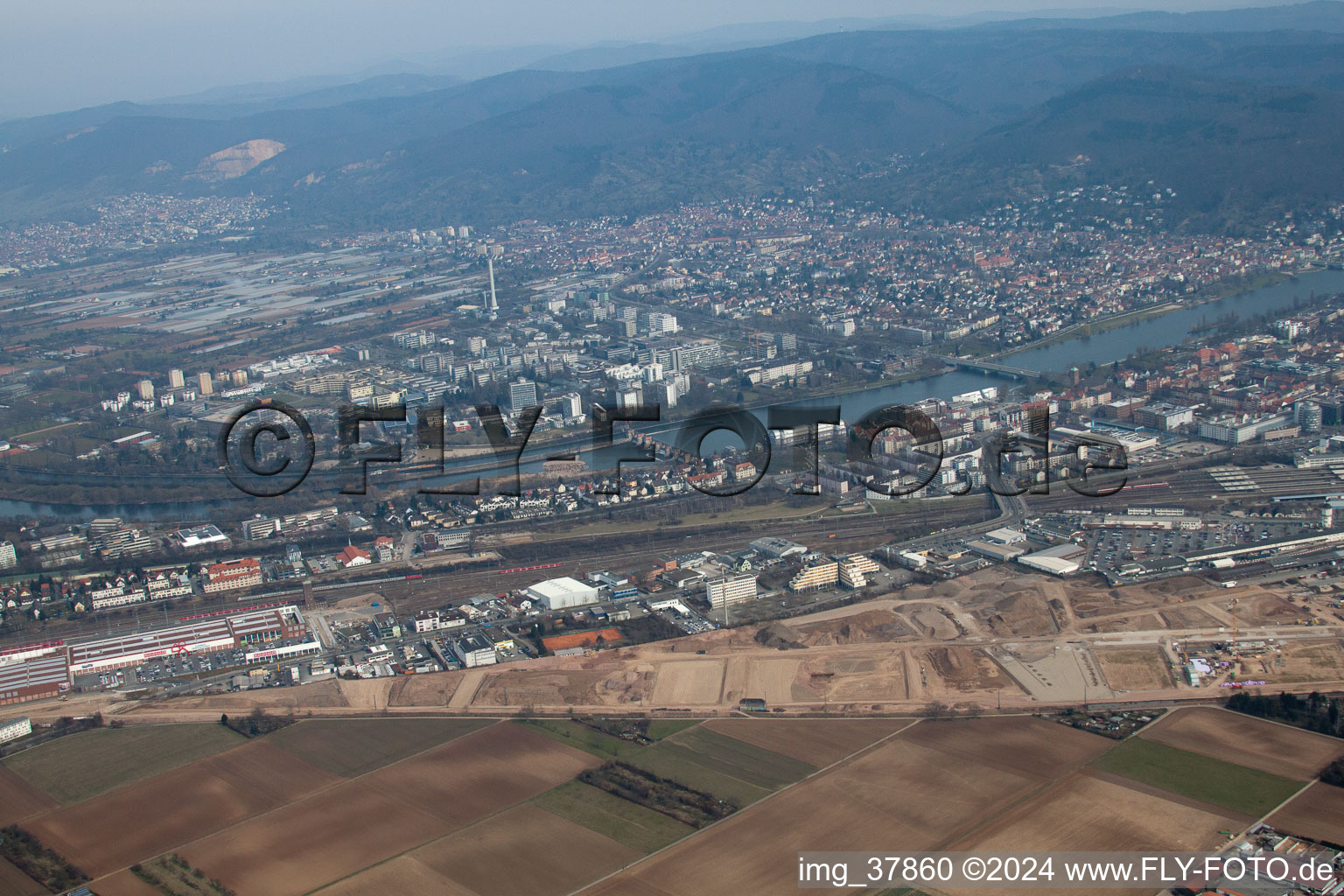 Vue aérienne de Champ de Neuenheimer à le quartier Ochsenkopf in Heidelberg dans le département Bade-Wurtemberg, Allemagne