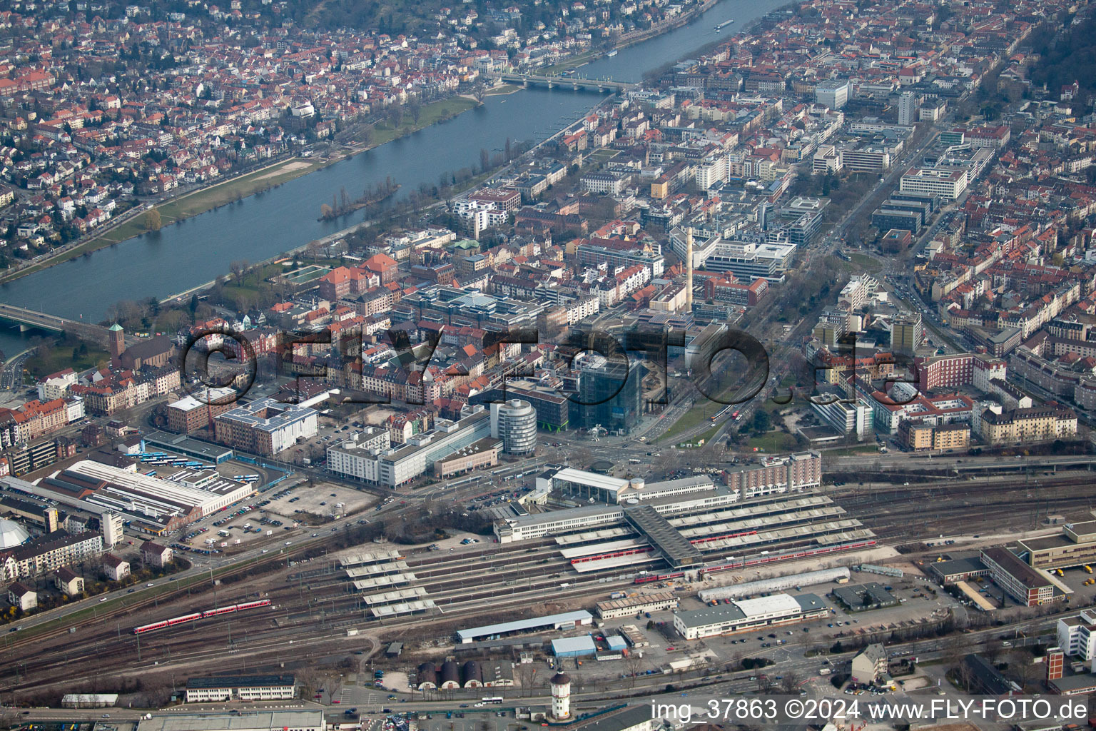 Vue aérienne de Poste principal Heidelberg à le quartier Weststadt in Heidelberg dans le département Bade-Wurtemberg, Allemagne