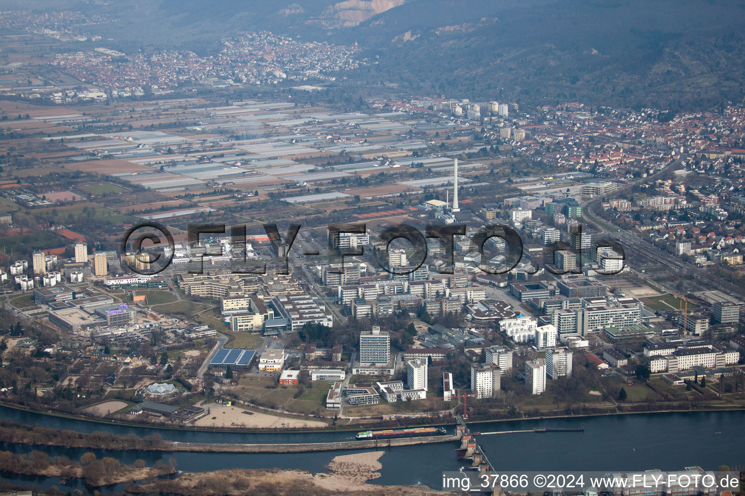 Vue aérienne de Hôpital universitaire de Neuenheimer Feld à le quartier Neuenheim in Heidelberg dans le département Bade-Wurtemberg, Allemagne