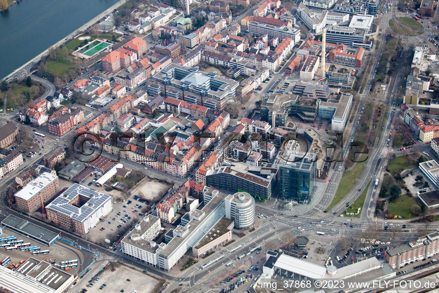 Vue aérienne de Académie des médias imprimés, Tour d'impression de Heidelberg à le quartier Weststadt in Heidelberg dans le département Bade-Wurtemberg, Allemagne