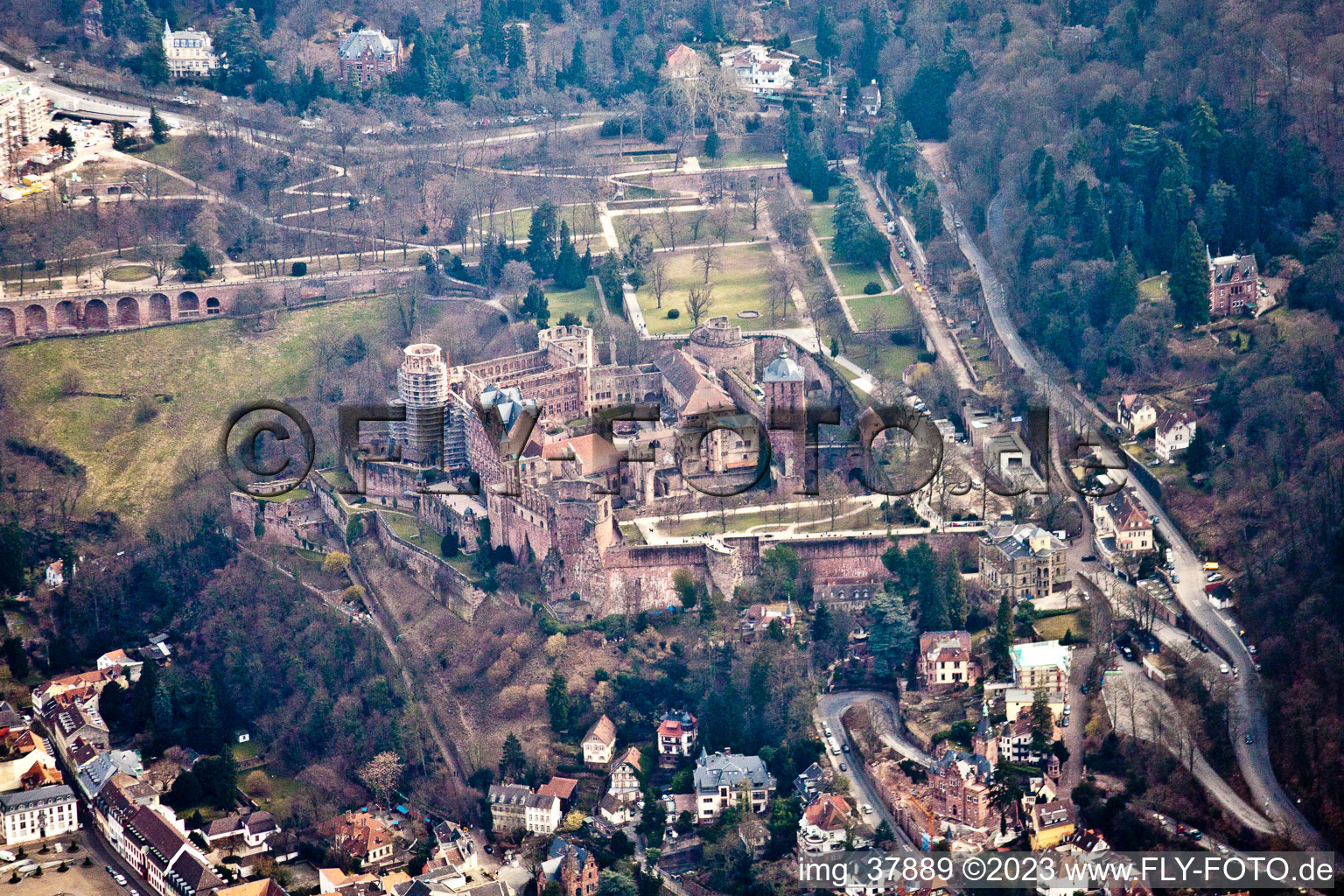 Vue aérienne de Château et parc du château d'Heidelberg à le quartier Kernaltstadt in Heidelberg dans le département Bade-Wurtemberg, Allemagne