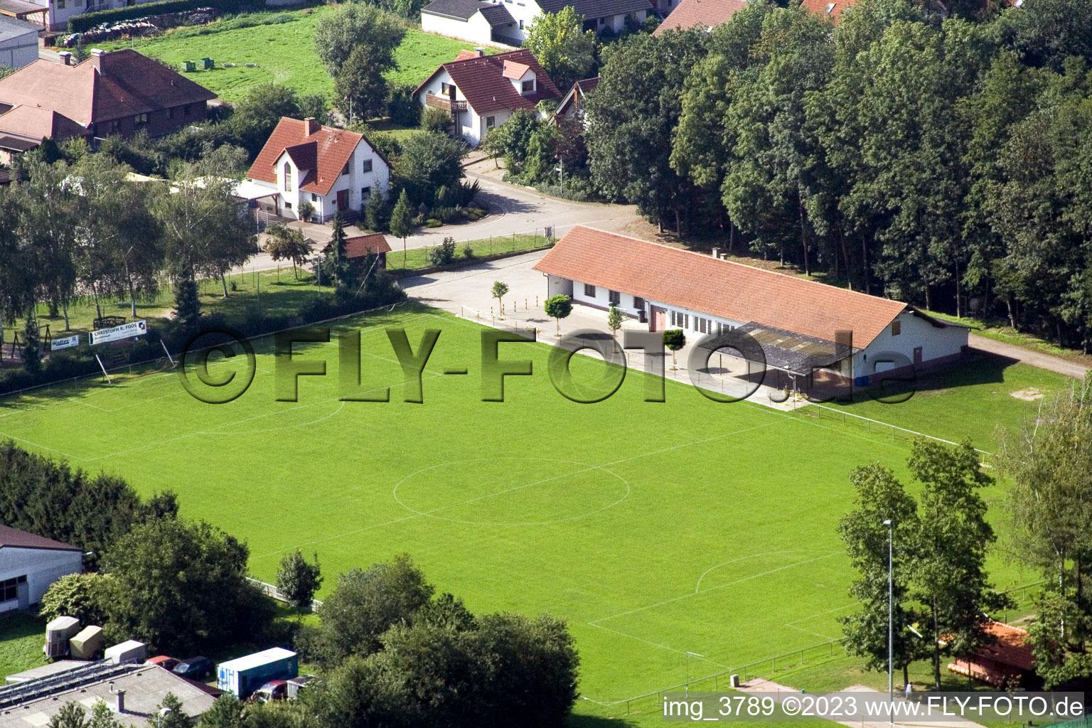 Vue aérienne de Club de football à Winden dans le département Rhénanie-Palatinat, Allemagne