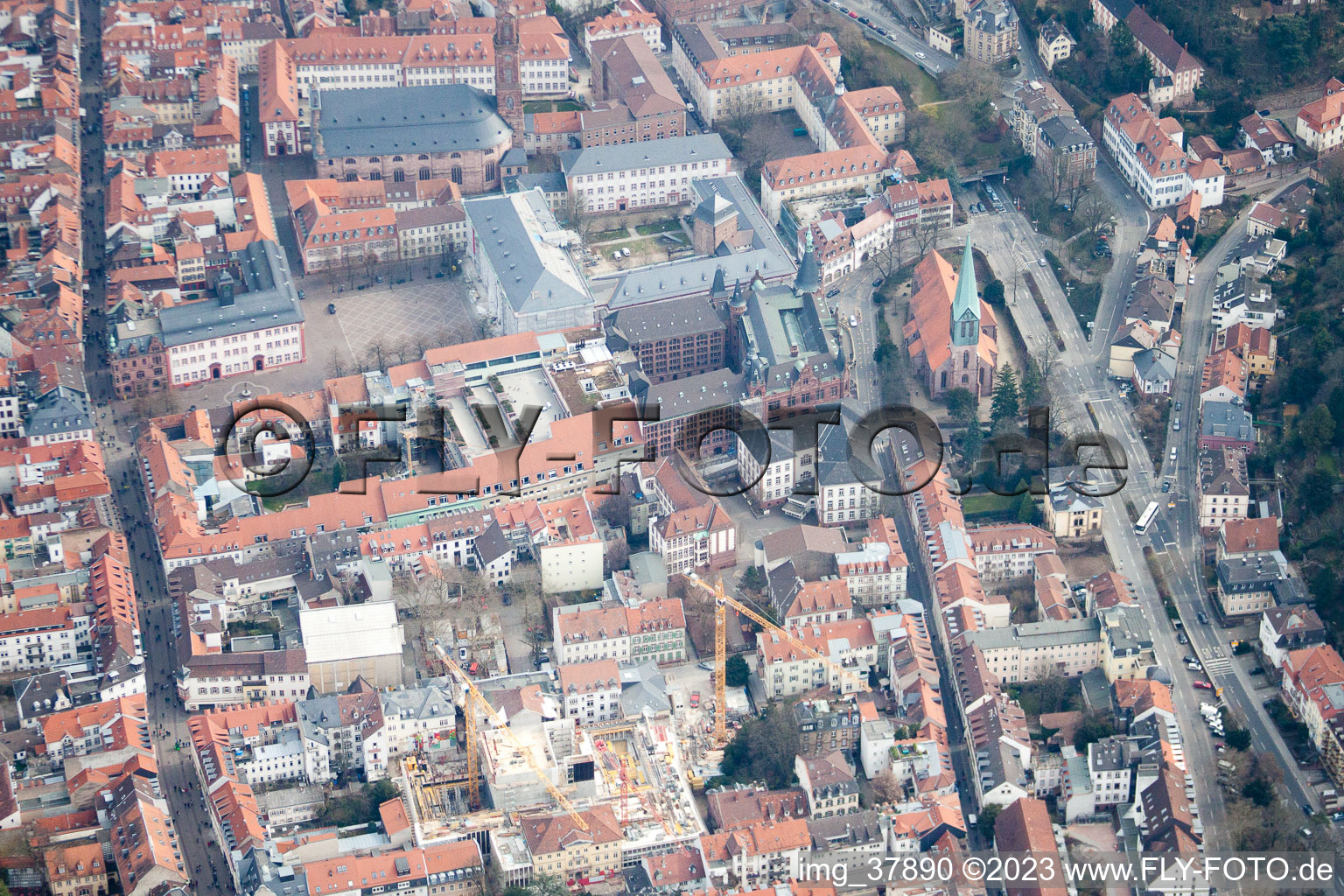 Vue aérienne de Place de l'Université à le quartier Kernaltstadt in Heidelberg dans le département Bade-Wurtemberg, Allemagne