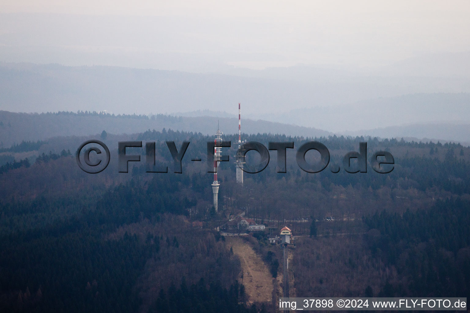 Vue oblique de Tours de transmission à le quartier Königstuhl in Heidelberg dans le département Bade-Wurtemberg, Allemagne