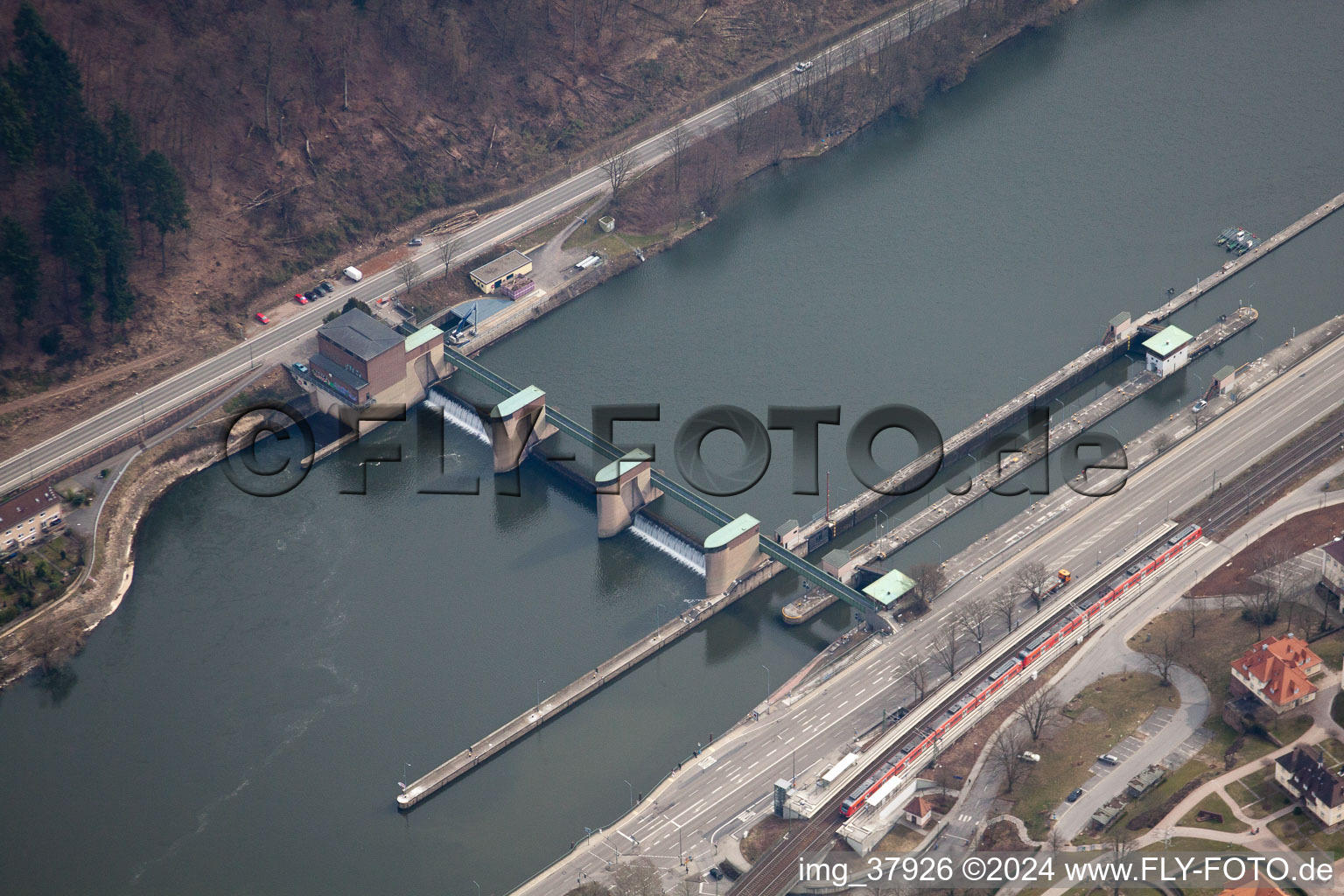 Vue aérienne de Serrure de Neckargemünd à le quartier Ziegelhausen in Heidelberg dans le département Bade-Wurtemberg, Allemagne