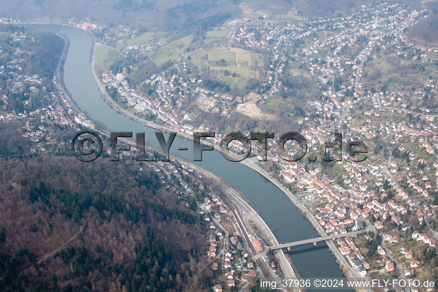 Quartier Ziegelhausen in Heidelberg dans le département Bade-Wurtemberg, Allemagne depuis l'avion