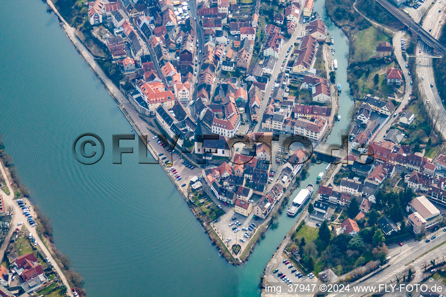 Vue aérienne de Embouchure de l'Elsenz dans le Neckar à Neckargemünd dans le département Bade-Wurtemberg, Allemagne