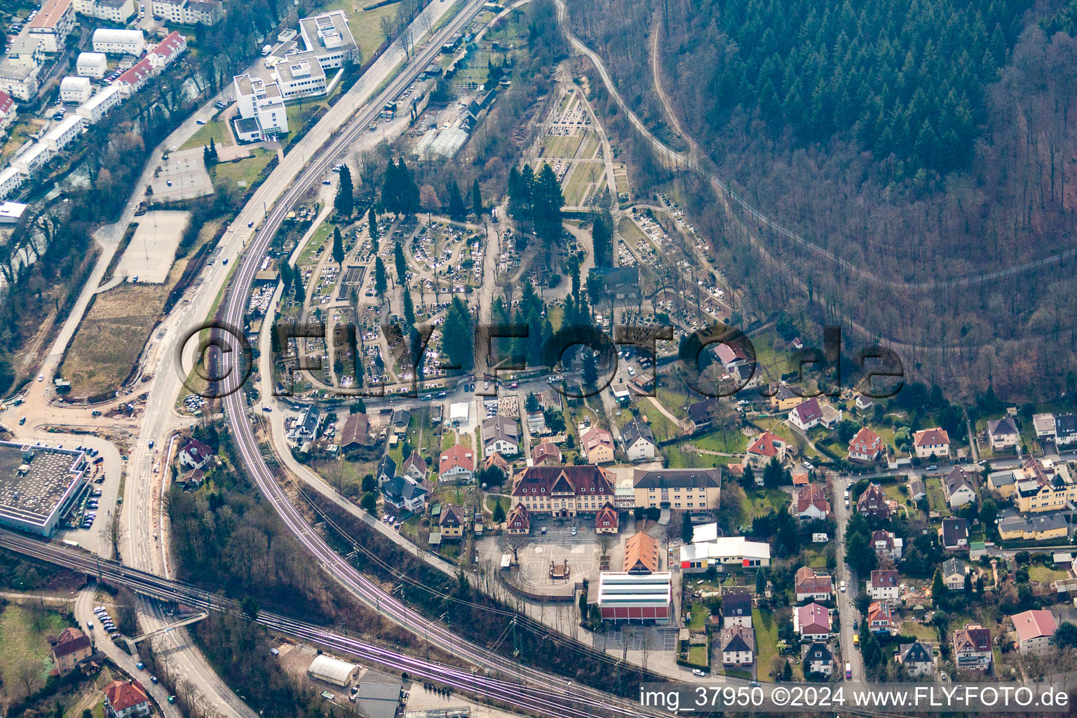 Vue aérienne de Cimetière à Neckargemünd dans le département Bade-Wurtemberg, Allemagne