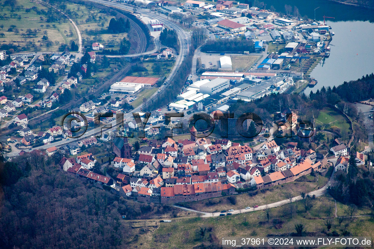 Vue aérienne de De l'ouest à le quartier Dilsberg in Neckargemünd dans le département Bade-Wurtemberg, Allemagne