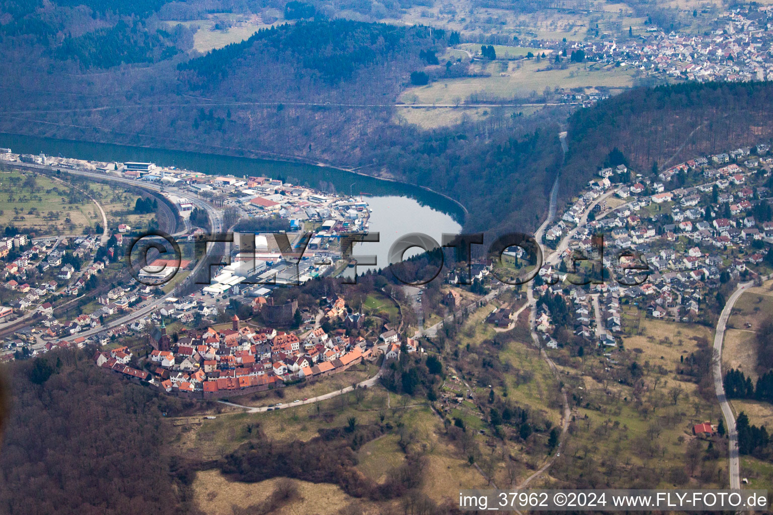 Vue aérienne de De l'ouest à le quartier Dilsberg in Neckargemünd dans le département Bade-Wurtemberg, Allemagne