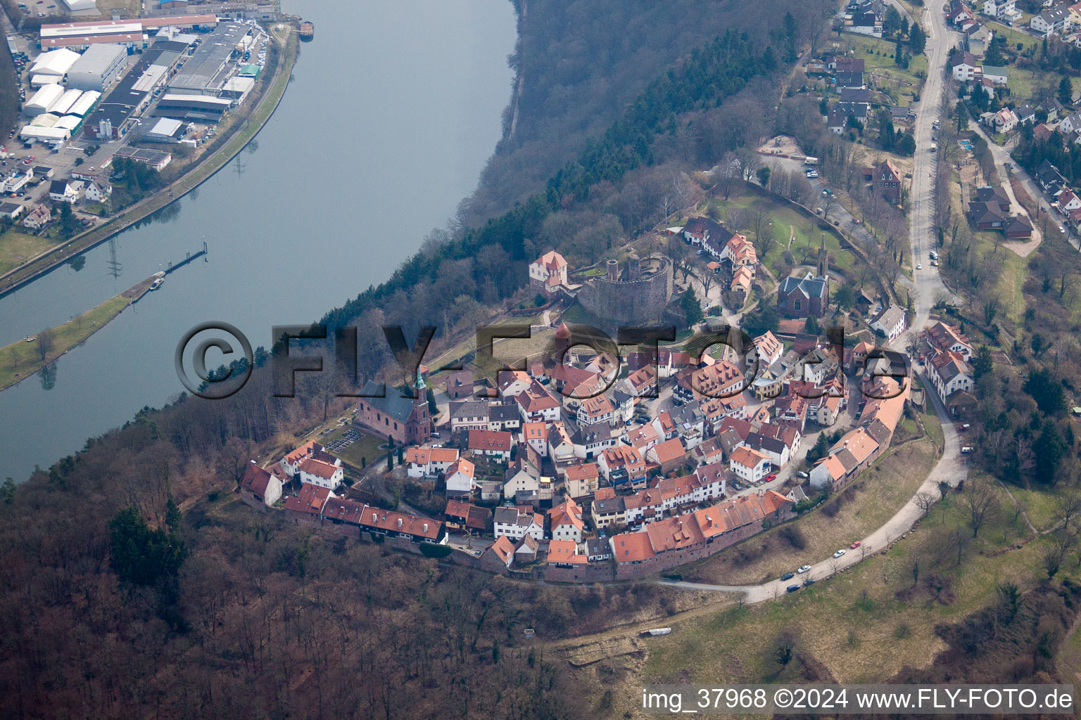 Photographie aérienne de Ruines et vestiges des murs de l'ancien complexe du château et de la forteresse Dilsberg dans le quartier Dilsberg à Neckargemünd à Dilsberg dans le département Bade-Wurtemberg, Allemagne