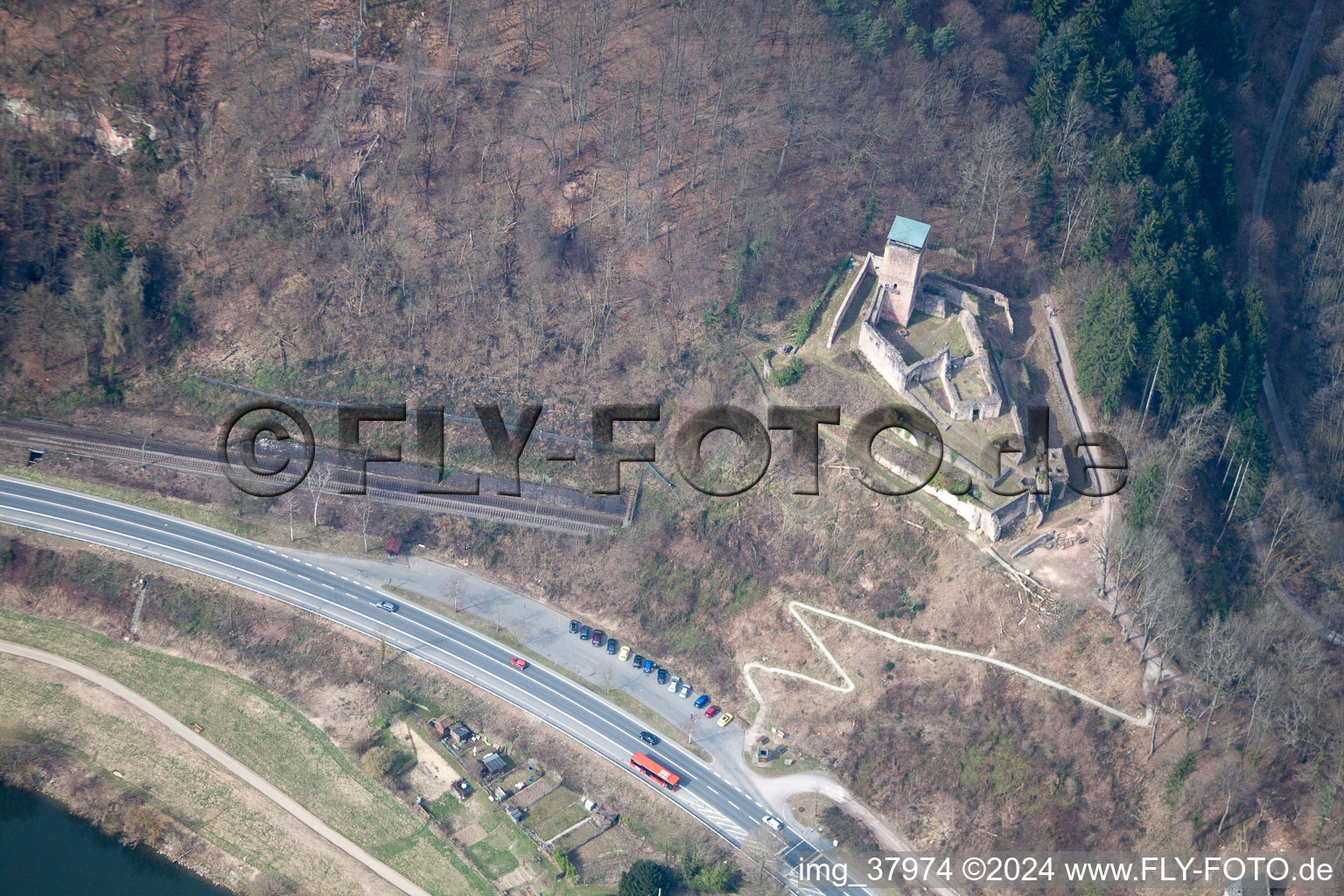 Vue aérienne de Château de Schadeck à Neckarsteinach dans le département Hesse, Allemagne