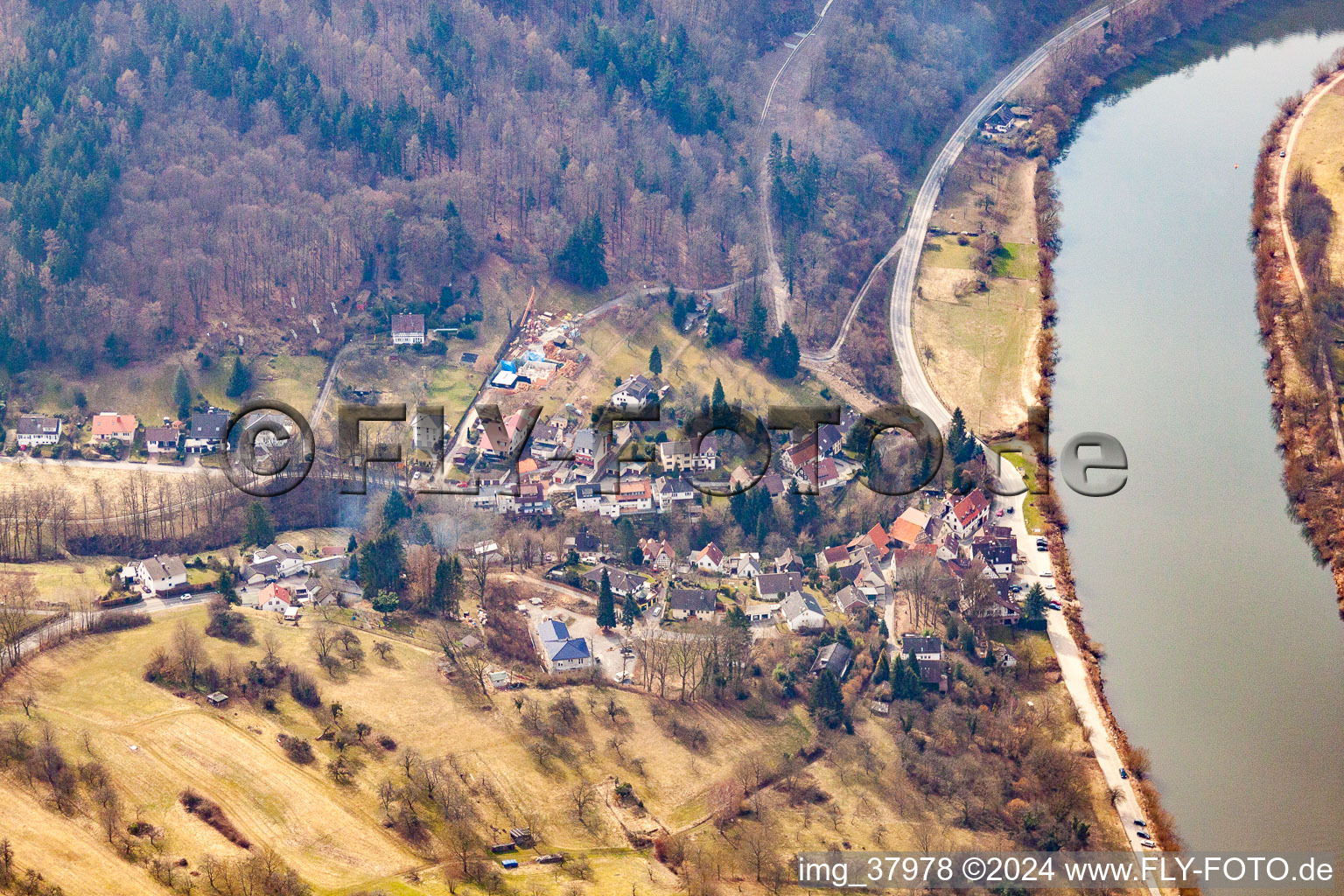 Vue aérienne de Le Rainbach à le quartier Neuhof in Neckargemünd dans le département Bade-Wurtemberg, Allemagne