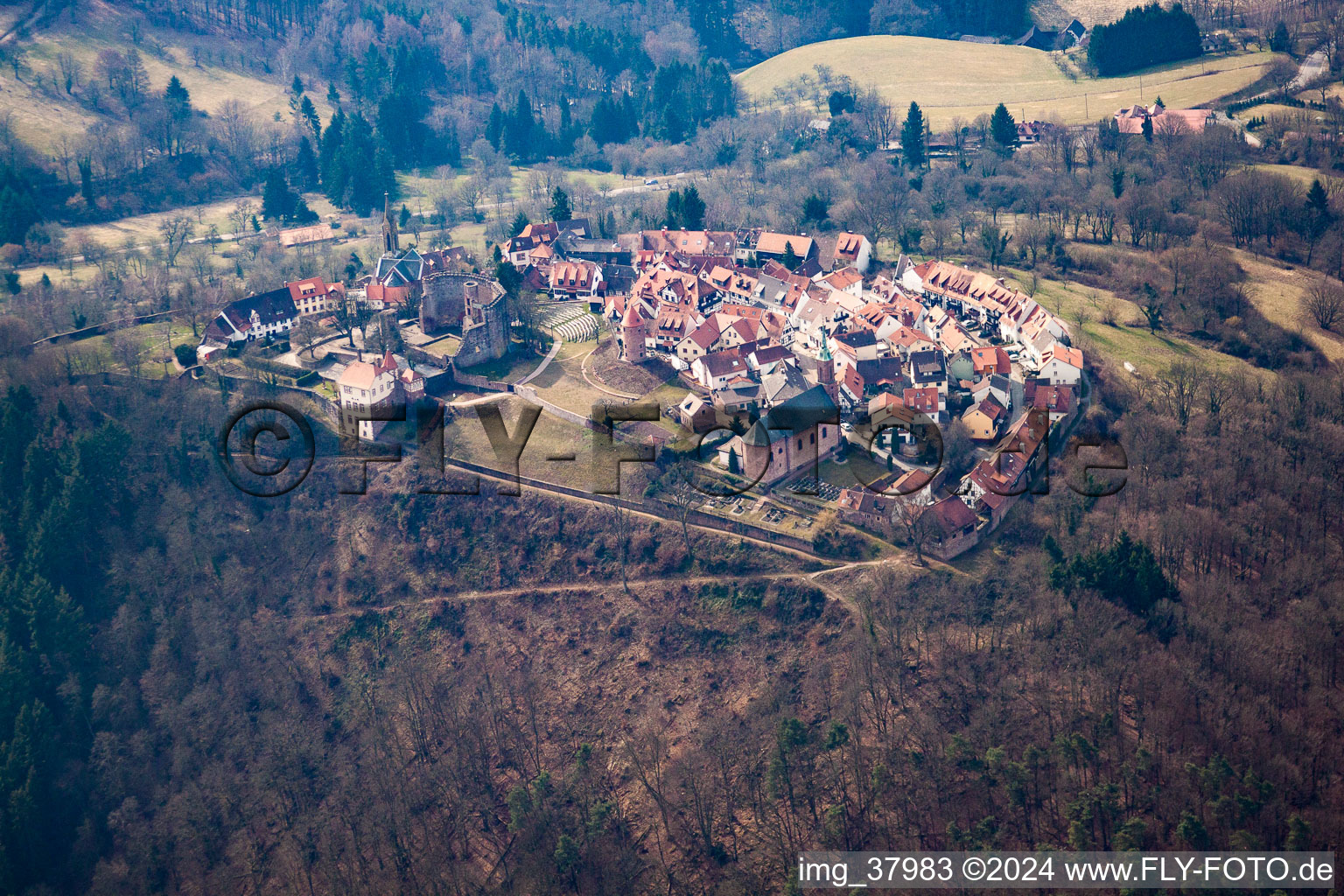 Vue aérienne de Du nord-est à le quartier Dilsberg in Neckargemünd dans le département Bade-Wurtemberg, Allemagne