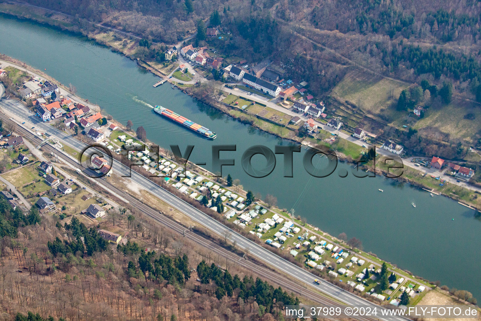 Vue oblique de Camping de la vallée du Neckar en Hesse à le quartier Neckarhausen in Neckarsteinach dans le département Hesse, Allemagne