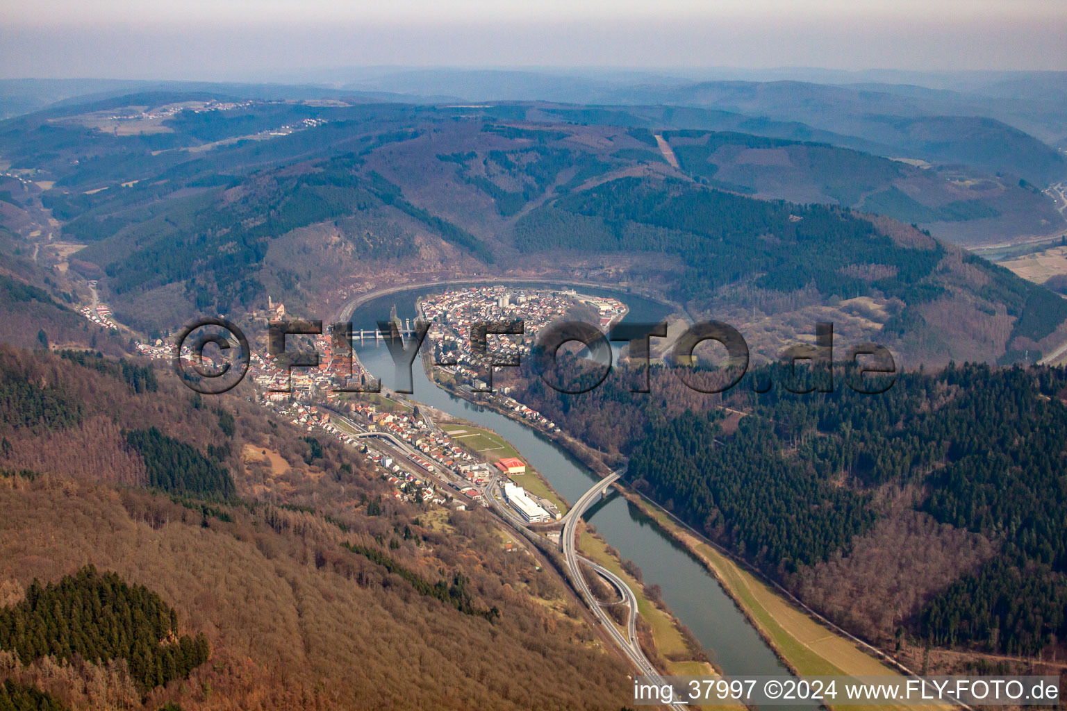 Vue aérienne de Dans la boucle du Neckar à le quartier Ersheim in Hirschhorn dans le département Hesse, Allemagne