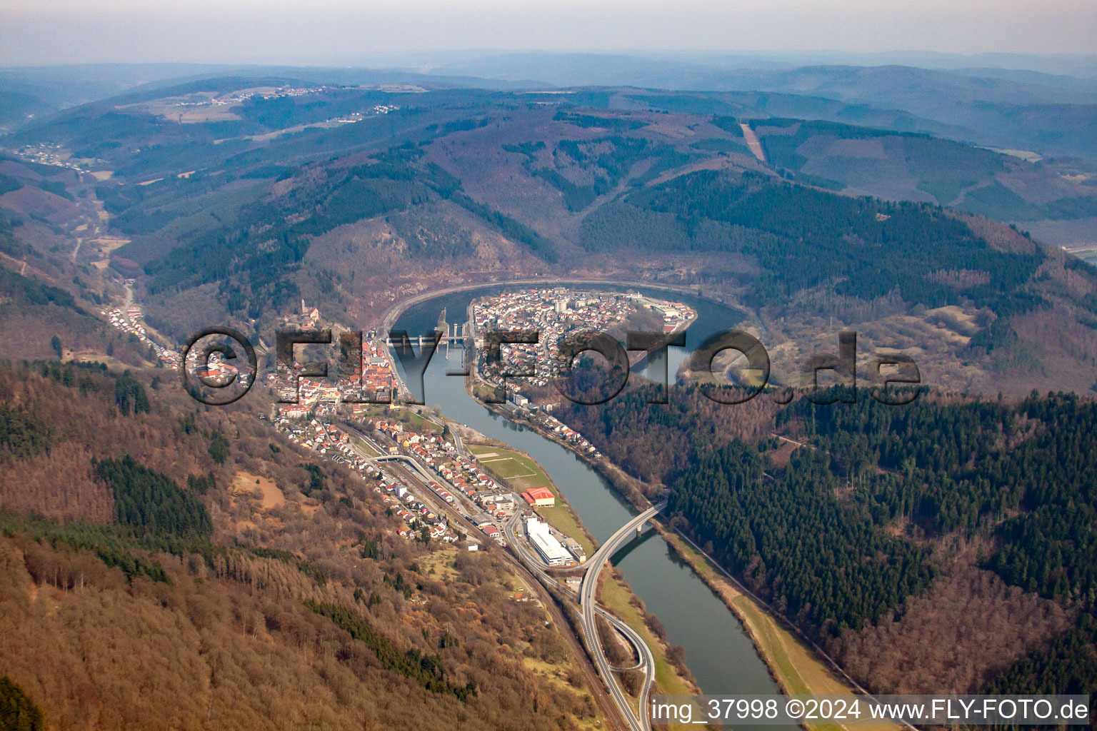 Vue aérienne de Dans la boucle du Neckar à le quartier Ersheim in Hirschhorn dans le département Hesse, Allemagne