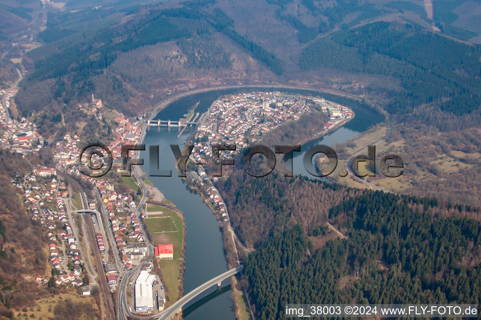 Vue aérienne de Dans la boucle du Neckar à le quartier Ersheim in Hirschhorn dans le département Hesse, Allemagne