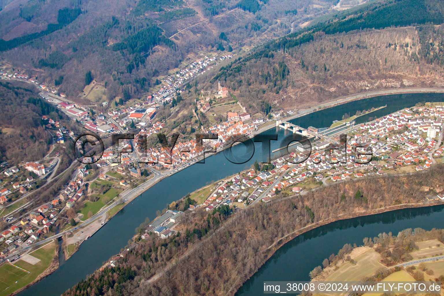 Vue aérienne de Dans la boucle du Neckar à Hirschhorn dans le département Hesse, Allemagne