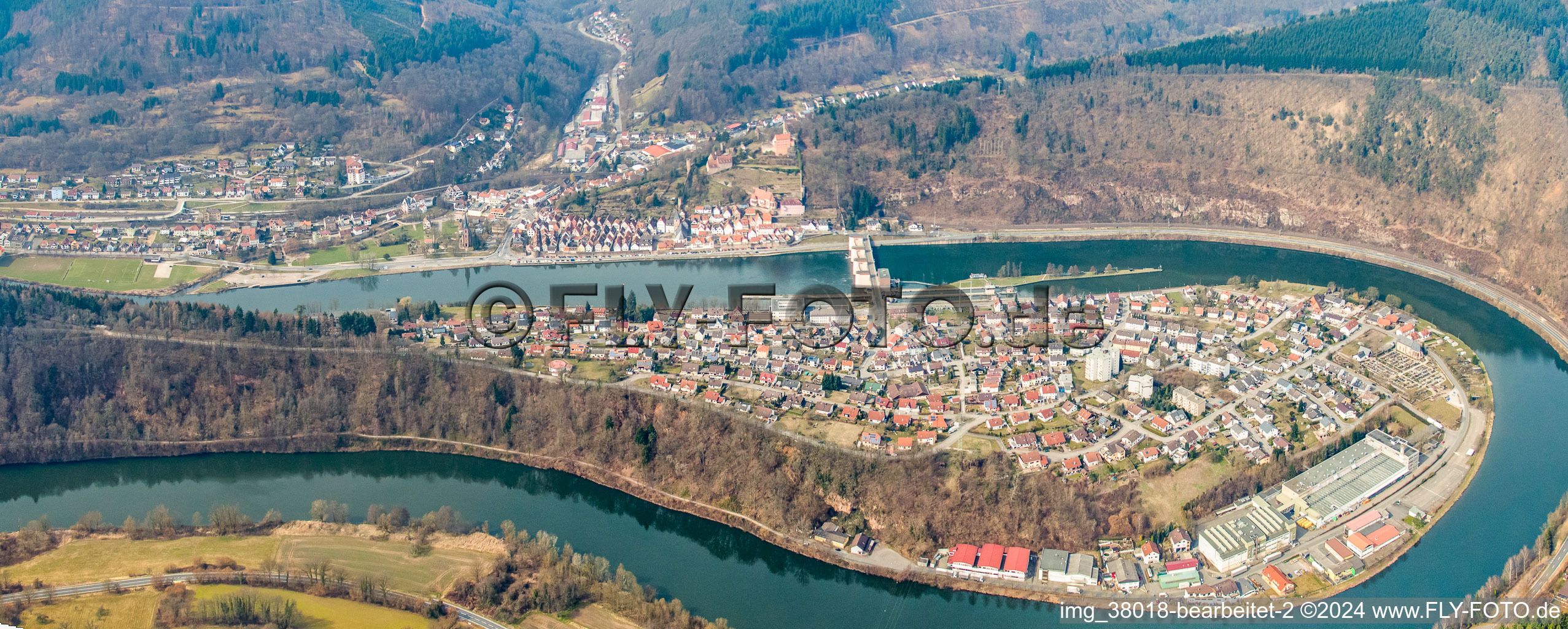 Dans la boucle du Neckar à le quartier Ersheim in Hirschhorn dans le département Hesse, Allemagne d'en haut