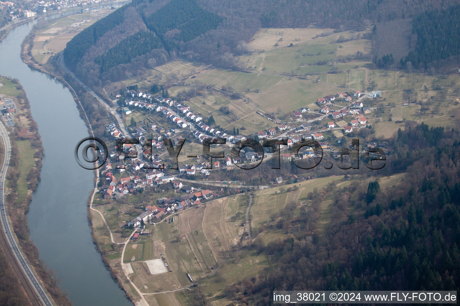 Vue aérienne de Pleutersbach dans le département Bade-Wurtemberg, Allemagne