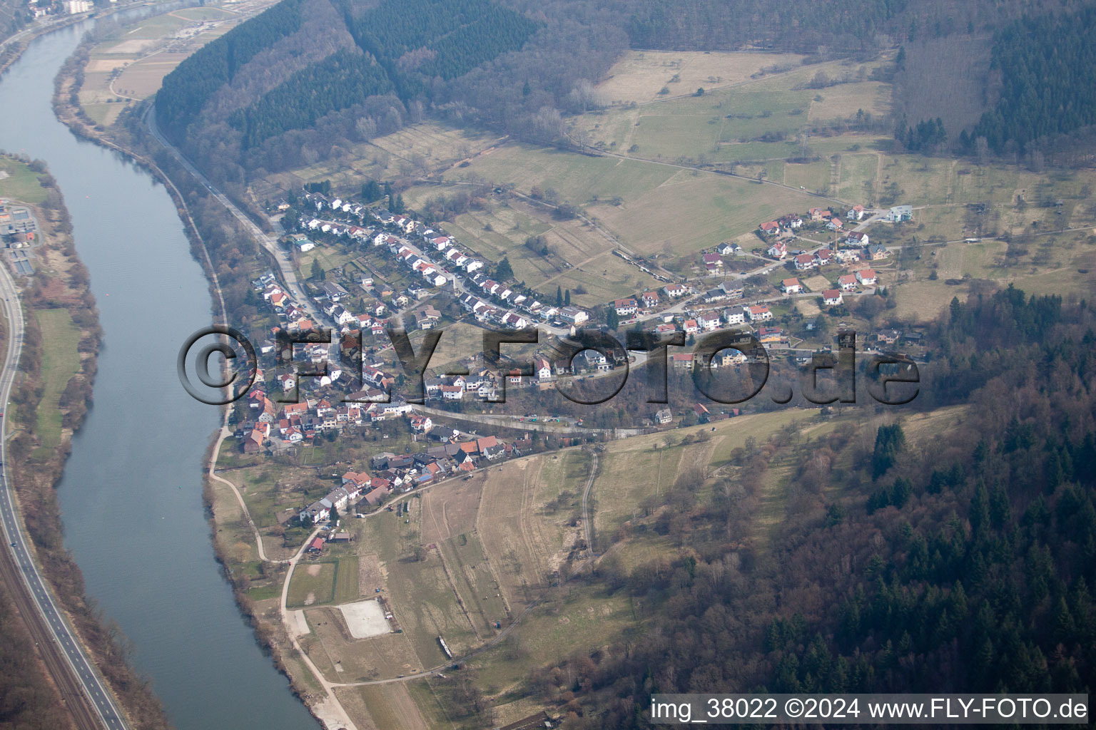 Vue aérienne de Pleutersbach dans le département Bade-Wurtemberg, Allemagne