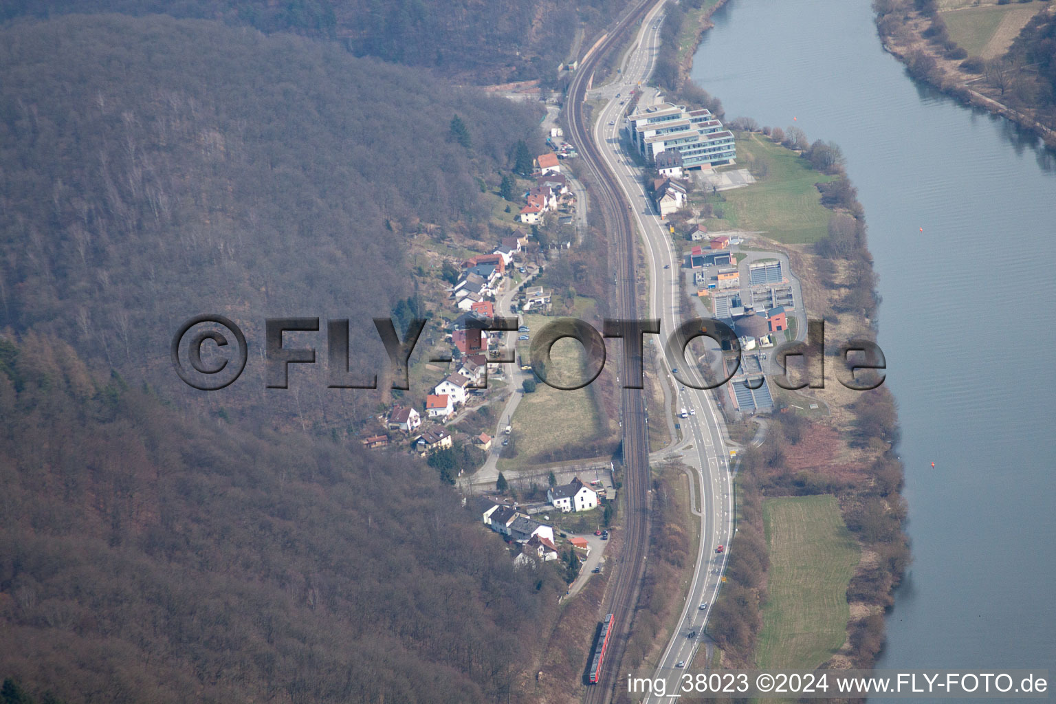 Vue aérienne de Eberbach dans le département Bade-Wurtemberg, Allemagne