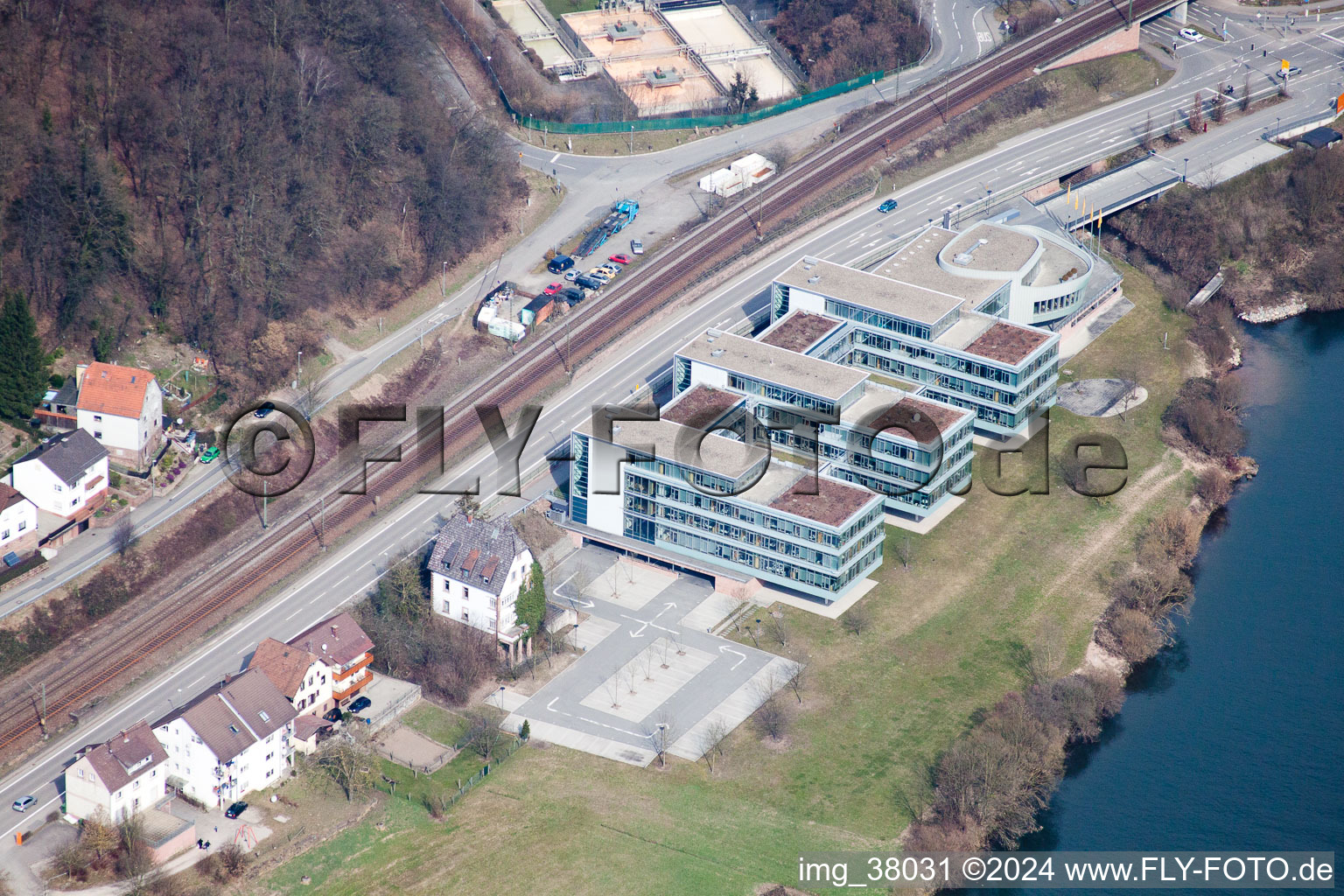 Vue aérienne de Bâtiment administratif de la société GELITA AG à Eberbach dans le département Bade-Wurtemberg, Allemagne