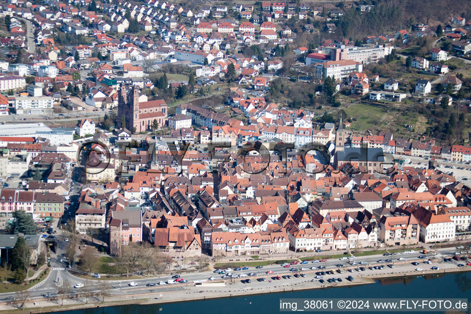 Vue aérienne de Zone riveraine du fleuve Neckar à Eberbach dans le département Bade-Wurtemberg, Allemagne