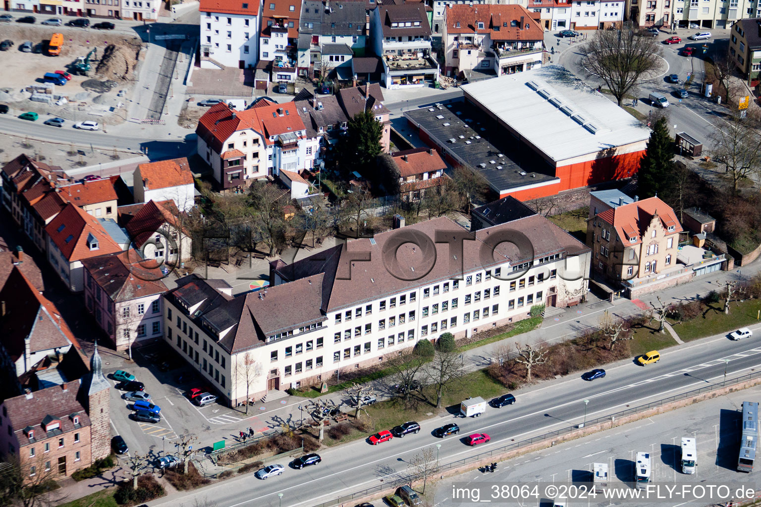 Vue aérienne de Dr. École primaire Weiss à Eberbach dans le département Bade-Wurtemberg, Allemagne