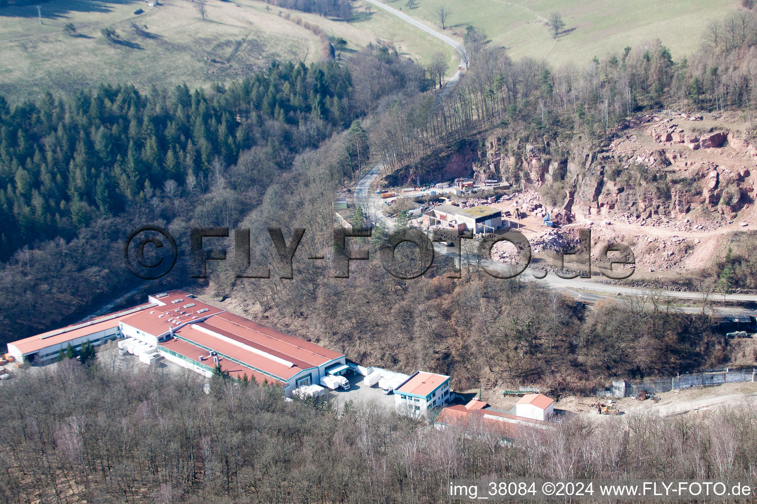 Vue aérienne de Ronald Schmitt Tische GmbH à Eberbach dans le département Bade-Wurtemberg, Allemagne