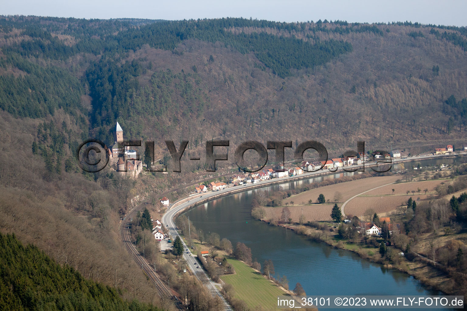 Zwingenberg dans le département Bade-Wurtemberg, Allemagne du point de vue du drone