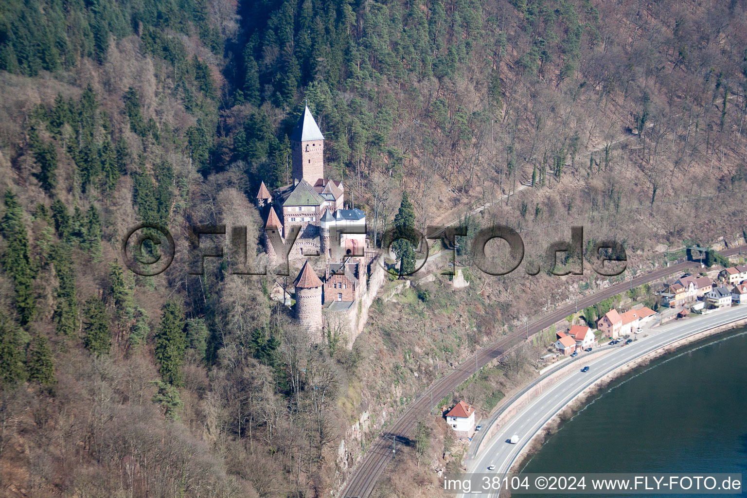 Zwingenberg dans le département Bade-Wurtemberg, Allemagne d'un drone