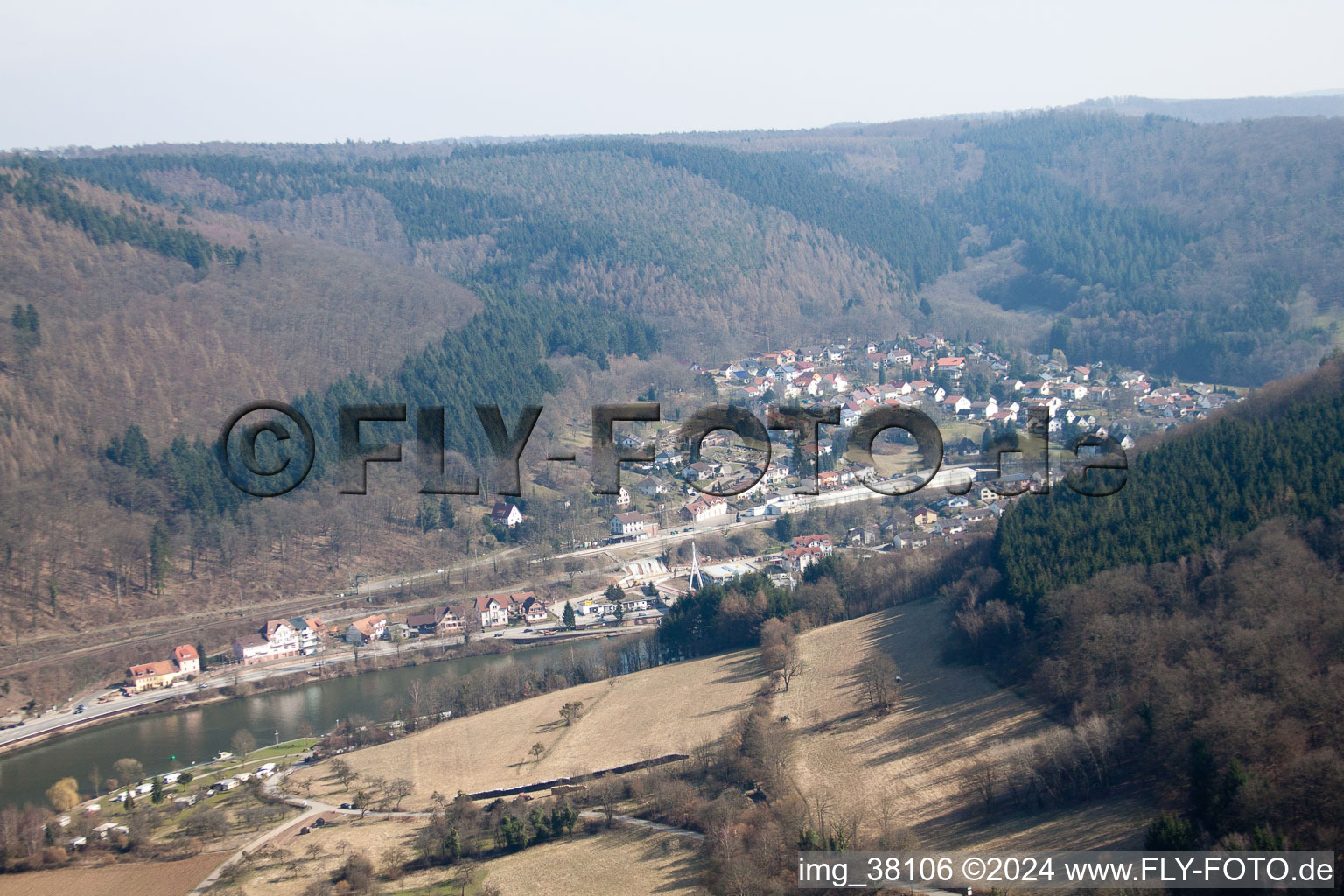 Vue aérienne de Zwingenberg dans le département Bade-Wurtemberg, Allemagne