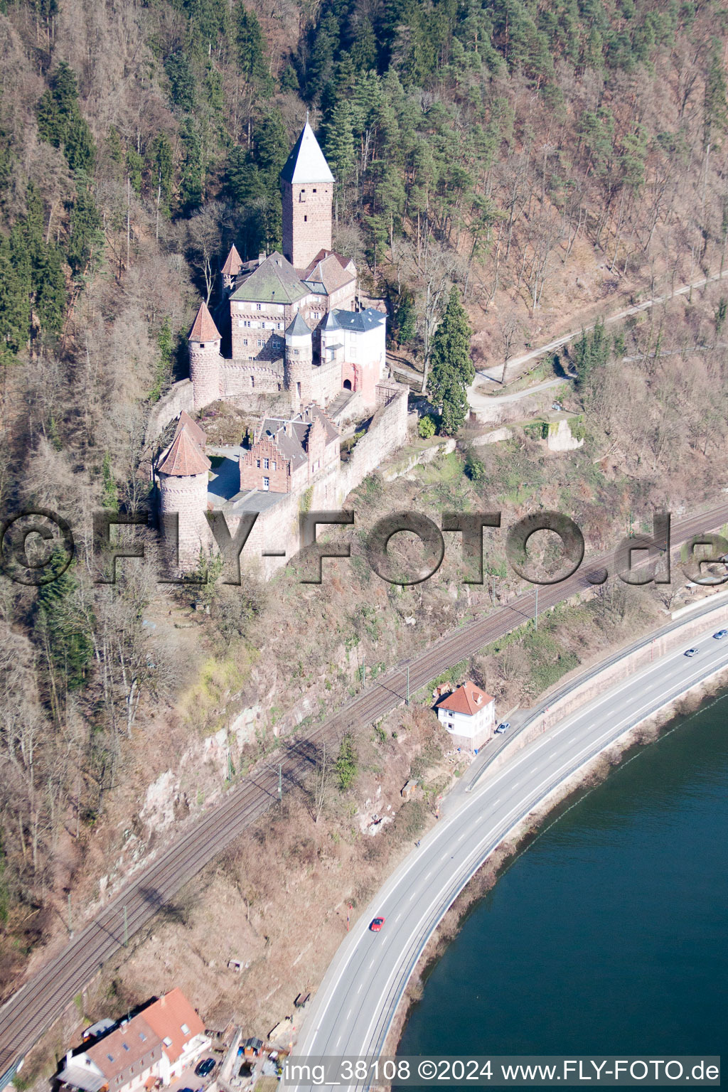 Vue oblique de Zwingenberg dans le département Bade-Wurtemberg, Allemagne