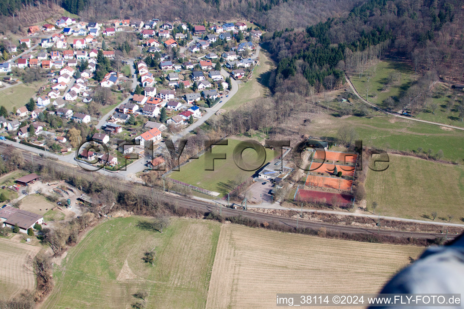 Vue d'oiseau de Zwingenberg dans le département Bade-Wurtemberg, Allemagne