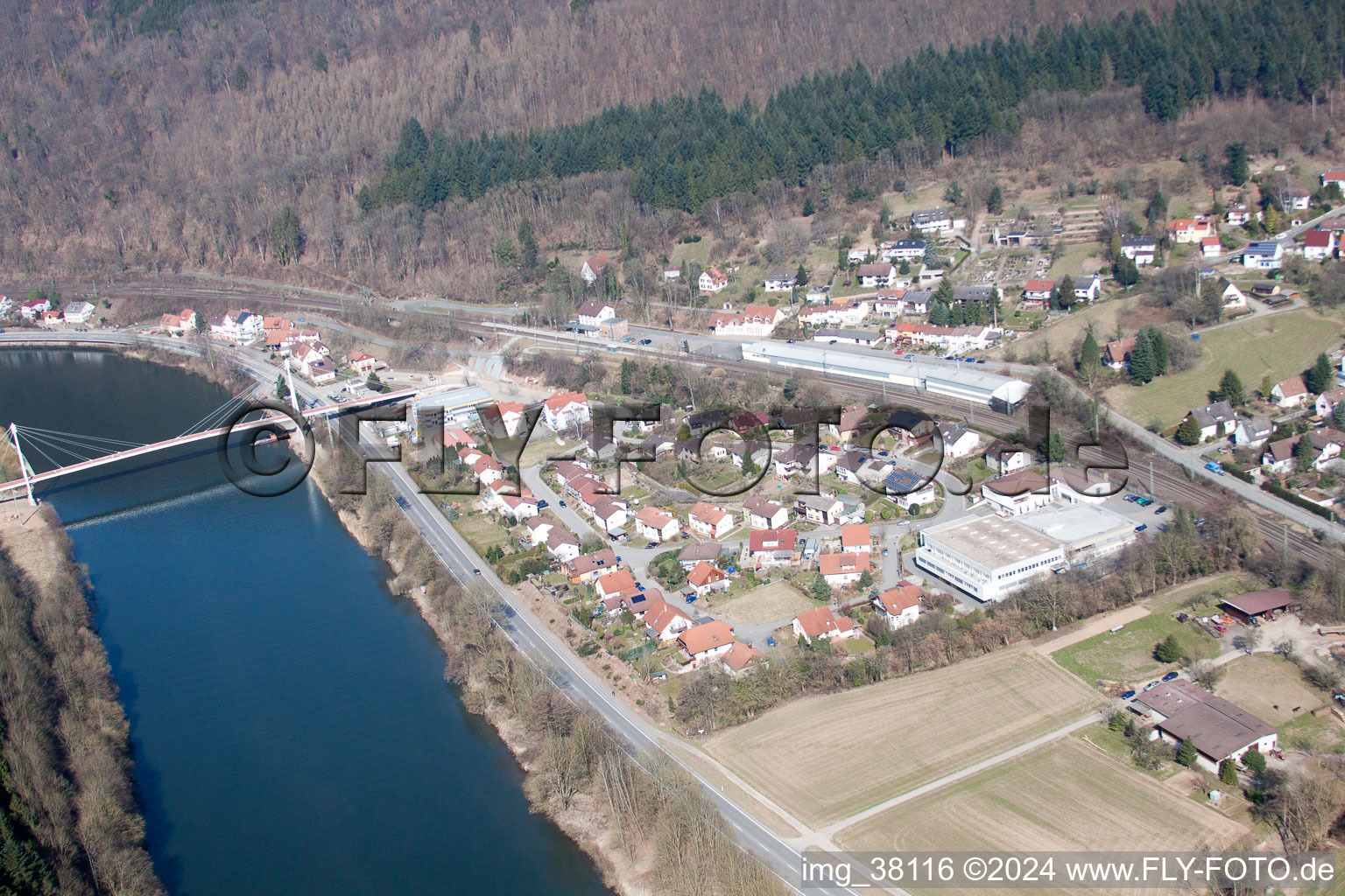 Enregistrement par drone de Zwingenberg dans le département Bade-Wurtemberg, Allemagne