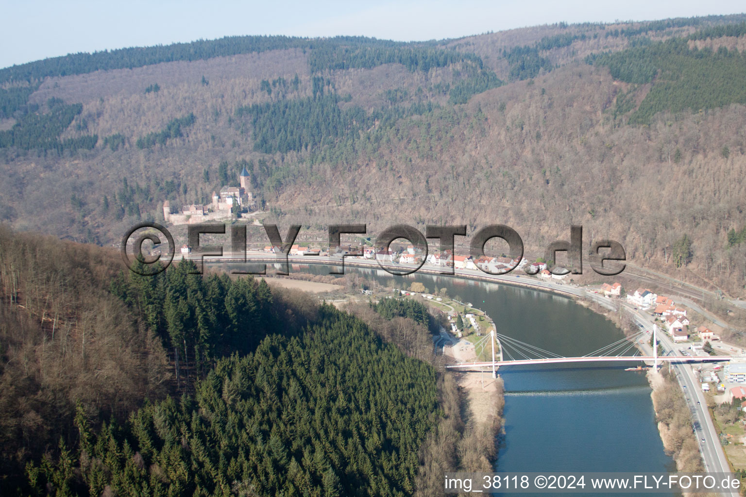 Zwingenberg dans le département Bade-Wurtemberg, Allemagne du point de vue du drone